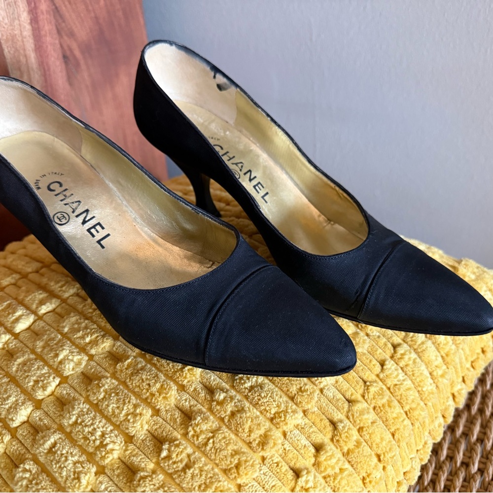 CHANEL Black Almond Pointed-Toe Fabric 3” Pumps 7.5 - Picture 10 of 11